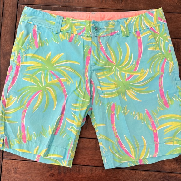 Lilly Pulitzer Tropical Print Women's Shorts - Picture 1 of 4